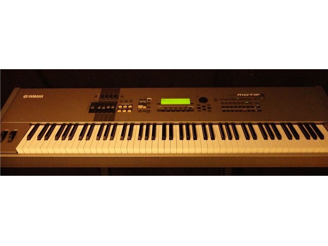 Workstation Synthétiseur Yamaha Motif 8 - 88 notes touché lourd - Pack  complet Saint-Estève - Récupscène