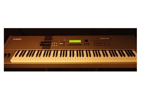 Workstation Synthétiseur Yamaha Motif 8 - 88 notes touché lourd - Pack complet