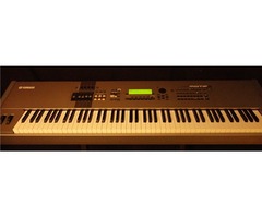 Workstation Synthétiseur Yamaha Motif 8 - 88 notes touché lourd - Pack complet